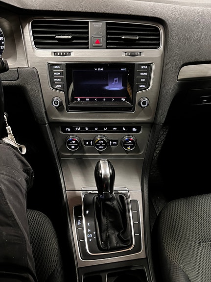 Volkswagen Golf VII 6 of 9