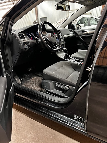 Volkswagen Golf VII 7 of 9