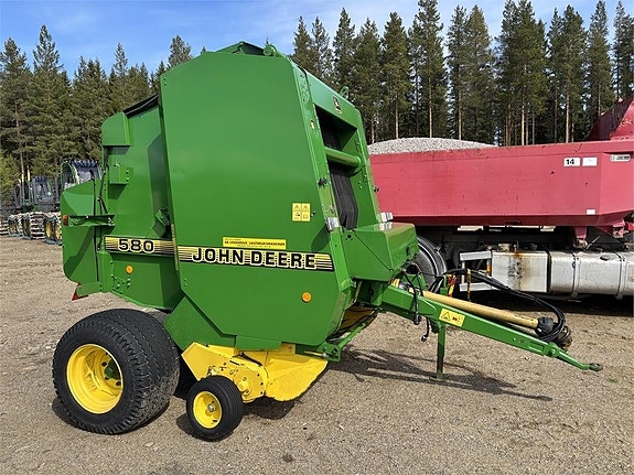 John Deere 580 rundbalspress 2 of 3