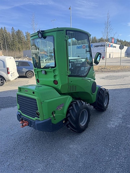 Avant 528 med hytt 3 of 5