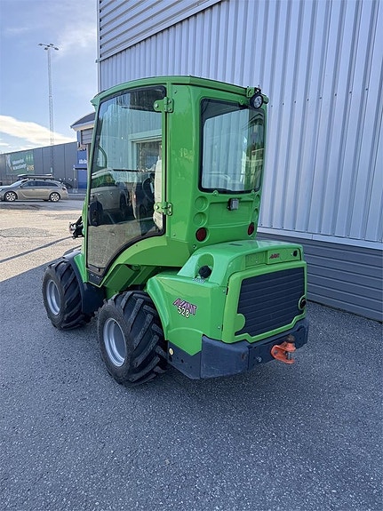 Avant 528 med hytt 4 of 5