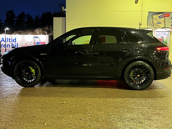 Porsche Cayenne 13 of 13