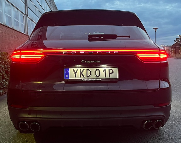 Porsche Cayenne 5 of 8