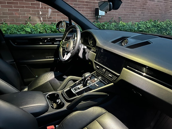 Porsche Cayenne 6 of 8