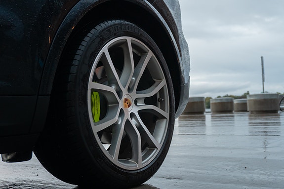 Porsche Cayenne 6 of 13