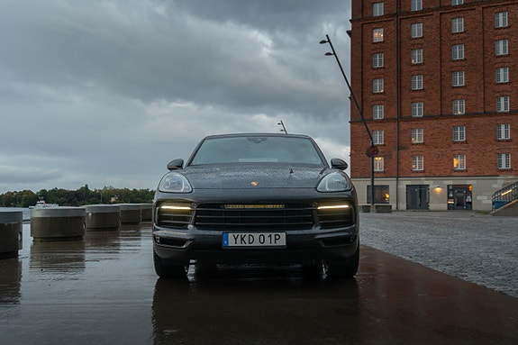 Porsche Cayenne 4 of 13