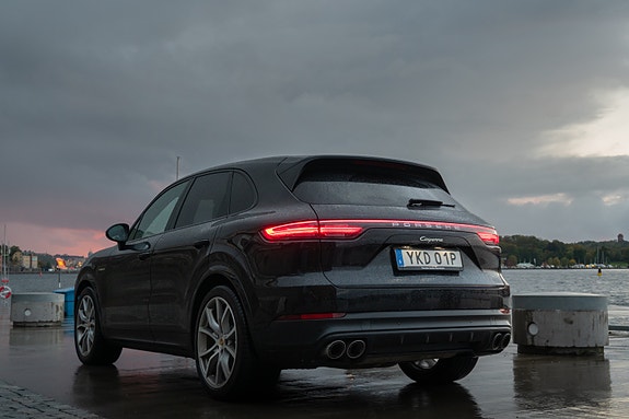 Porsche Cayenne 2 of 13
