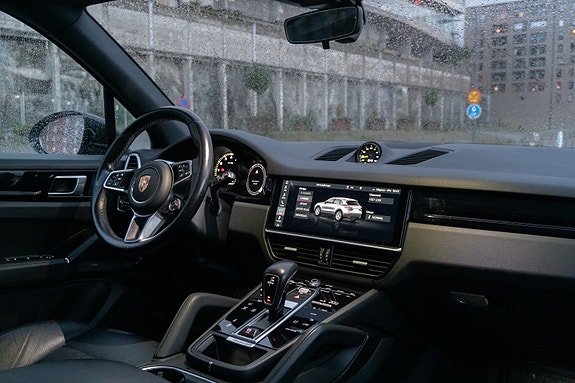 Porsche Cayenne 7 of 13