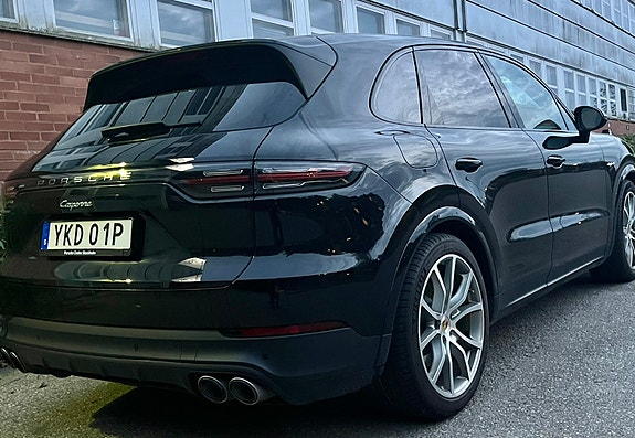 Porsche Cayenne 3 of 8
