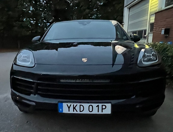 Porsche Cayenne 4 of 8