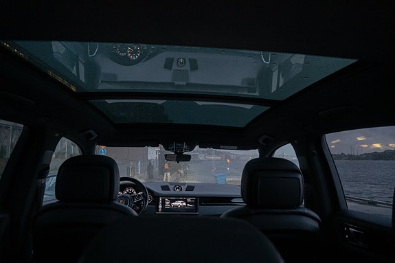 Porsche Cayenne 9 of 13