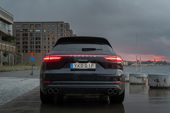 Porsche Cayenne 5 of 13