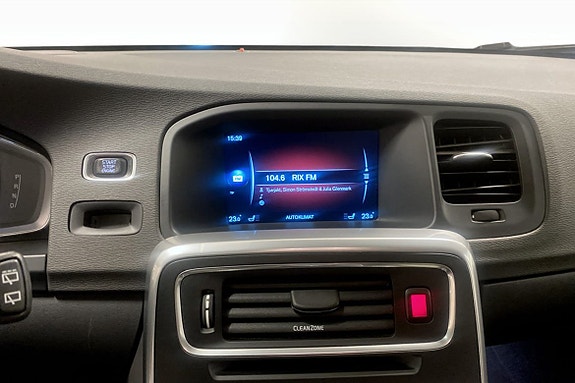 Volvo V60 Cross Country 6 of 9