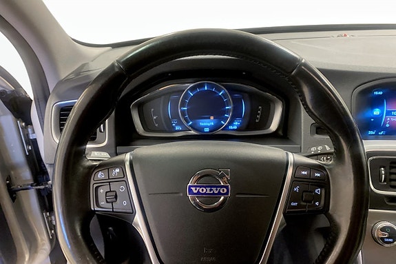 Volvo V60 Cross Country 7 of 9