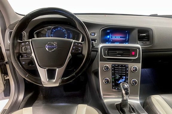 Volvo V60 Cross Country 4 of 9
