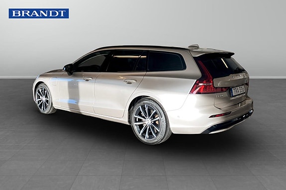 Volvo V60 2 of 9