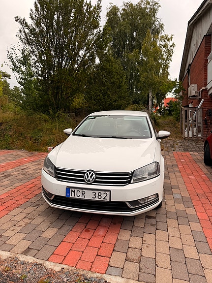 Volkswagen Passat 2 of 5