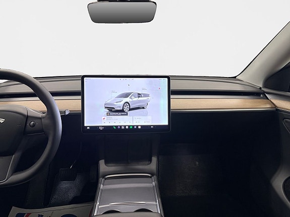 Tesla Model Y 11 of 15