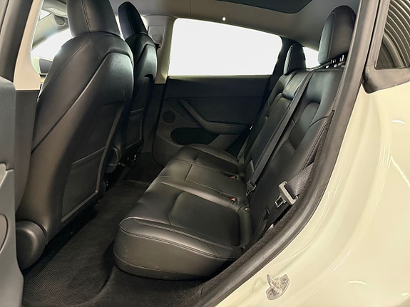 Tesla Model Y 13 of 15