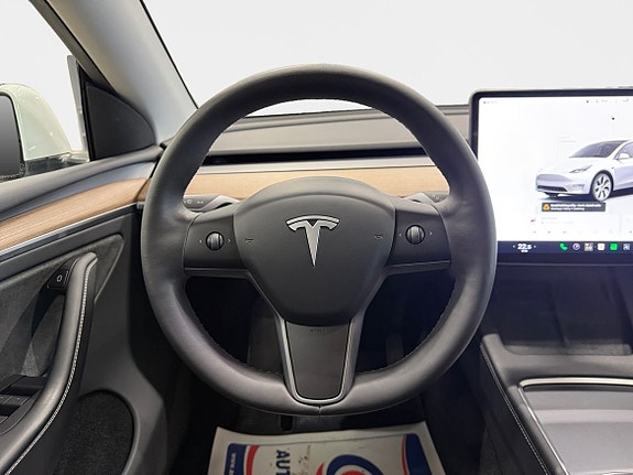 Tesla Model Y 12 of 15