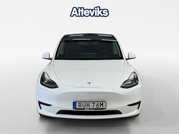 Tesla Model Y 8 of 15