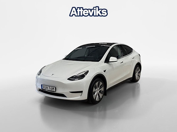 Tesla Model Y 7 of 15