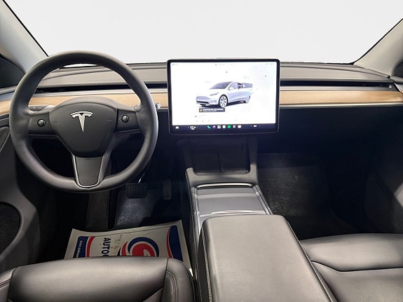 Tesla Model Y 10 of 15