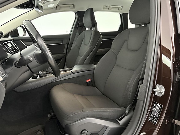 Volvo V90 Cross Country 7 of 13