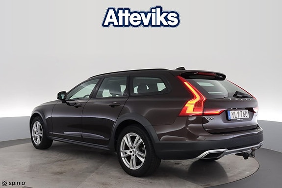 Volvo V90 Cross Country 4 of 13