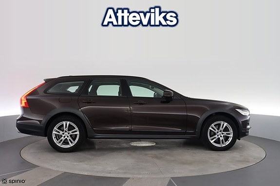 Volvo V90 Cross Country 2 of 13