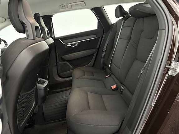 Volvo V90 Cross Country 8 of 13