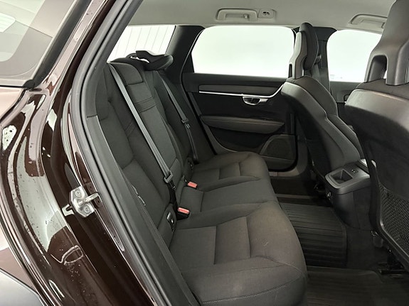 Volvo V90 Cross Country 11 of 13