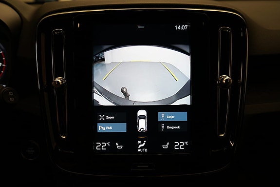 Volvo XC40 12 of 16
