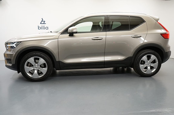Volvo XC40 2 of 16
