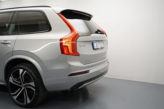 Volvo XC90 3 of 27