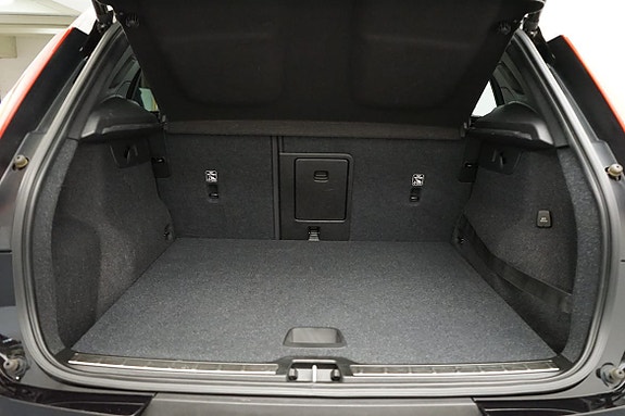Volvo XC40 7 of 21