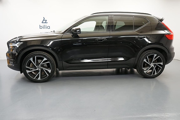Volvo XC40 2 of 21