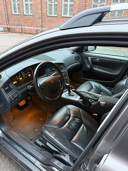Volvo XC70 7 of 10