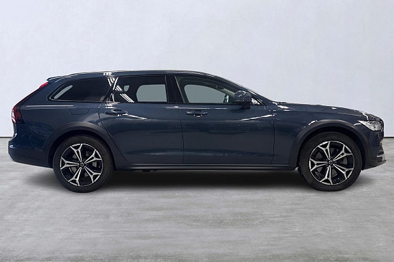 Volvo V90 Cross Country 3 of 21