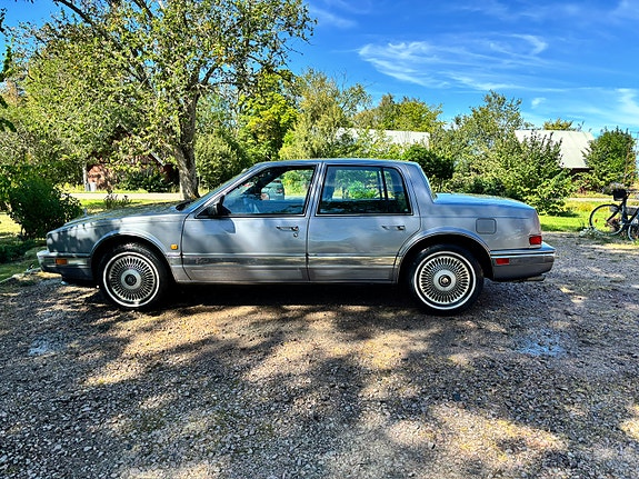 Cadillac Seville 2 of 8