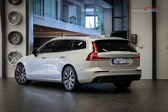 Volvo V60 2 of 30