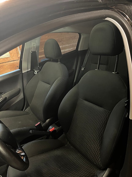 Peugeot 208 5 of 7