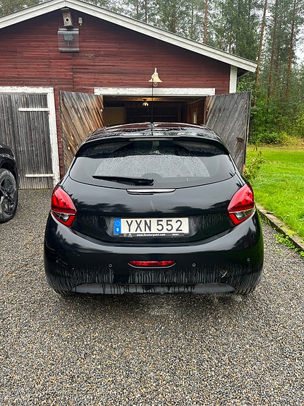 Peugeot 208 3 of 7