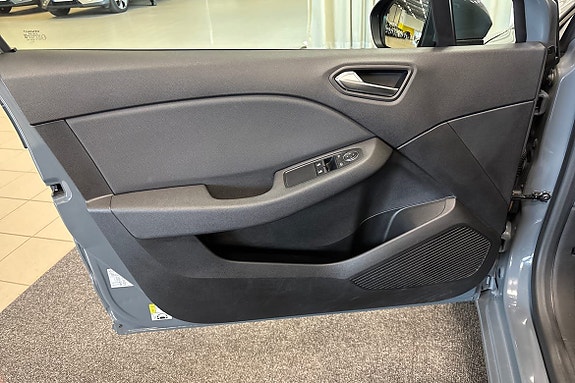 Renault Clio 17 of 20
