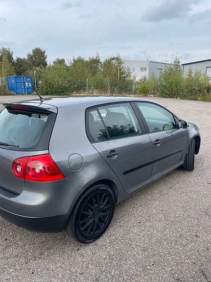 Volkswagen Golf V 3 of 11