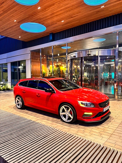 Volvo V60 2 of 7