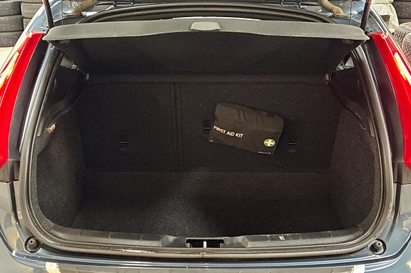 Volvo V40 Cross Country 10 of 26