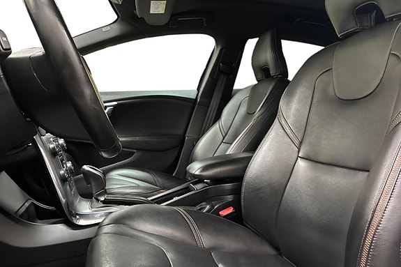 Volvo V40 Cross Country 13 of 26