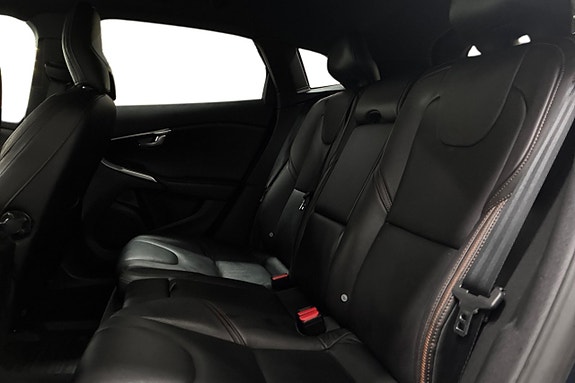 Volvo V40 Cross Country 14 of 26