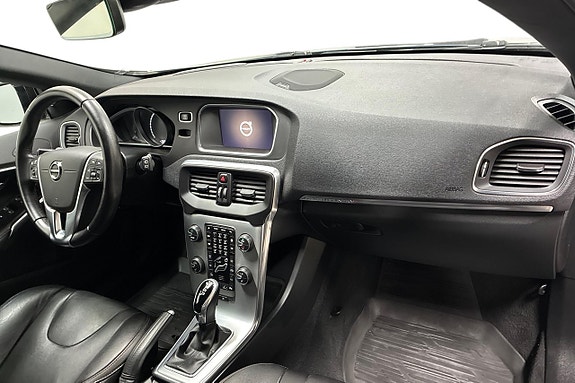 Volvo V40 Cross Country 15 of 26